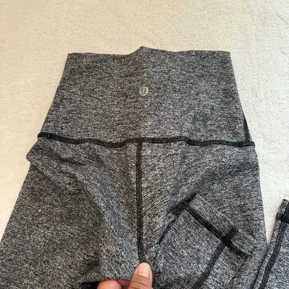Lululemon Wunder Under Hi-Rise 7/8 Tight *25"
Heathered Black size 2 - Picture 8 of 13